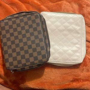 One mini happy planner case (brown one) white is sold